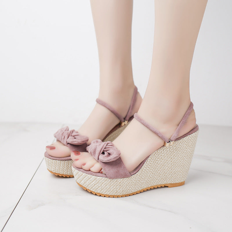 Damen Wedge-Sandalen mit dekorativem Riemchen und trendigem Blumenmotiv EB