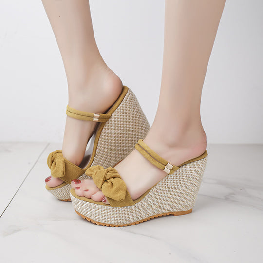Damen Wedge-Sandalen mit dekorativem Riemchen und trendigem Blumenmotiv EB