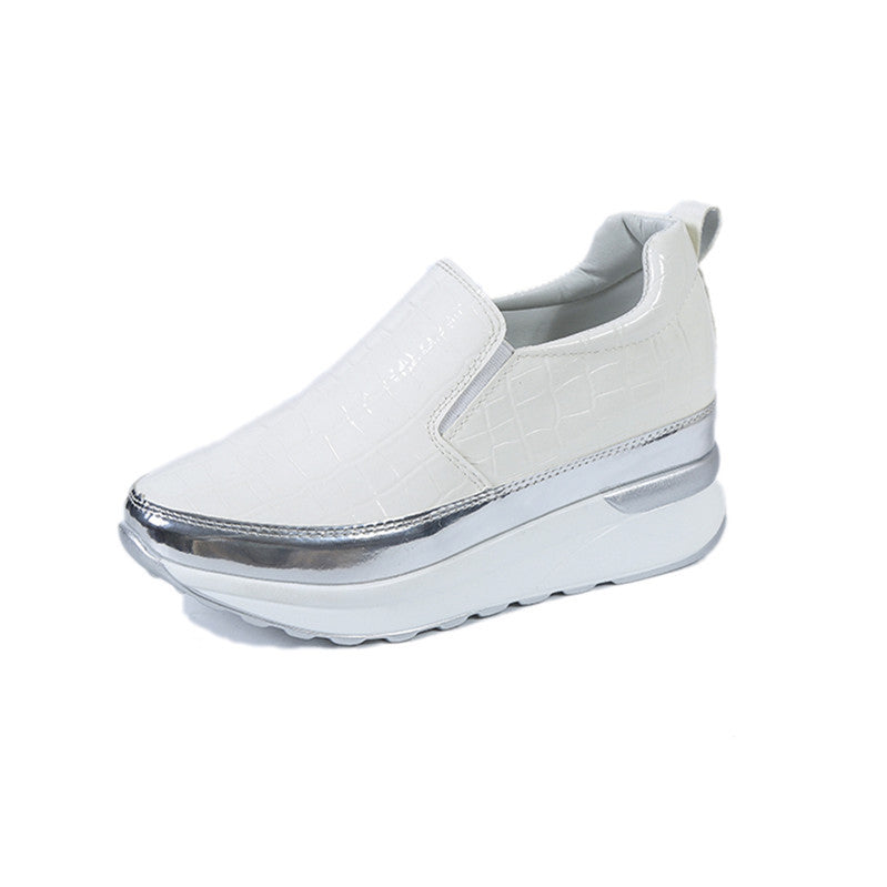 Damen Slip-On Sneakers mit modernem Lackleder und trendigem Metallic-Detail EB