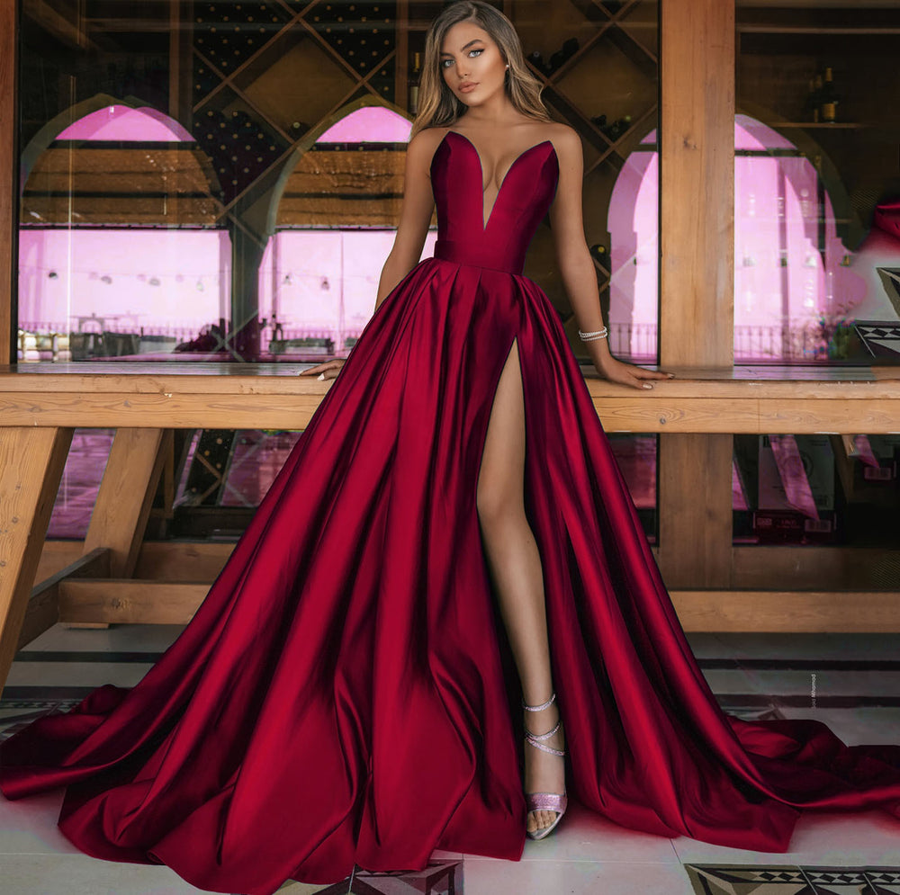 Damen Glamouröses Abendkleid mit tiefem V-Ausschnitt und eleganter Schleppe EB