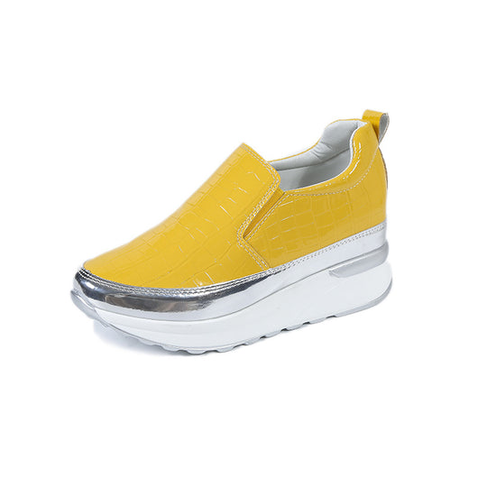 Damen Slip-On Sneakers mit modernem Lackleder und trendigem Metallic-Detail EB