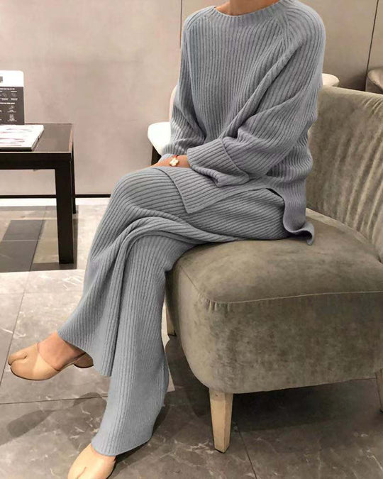 Damen gemütlicher Strickanzug im modernen Rippdesign EB