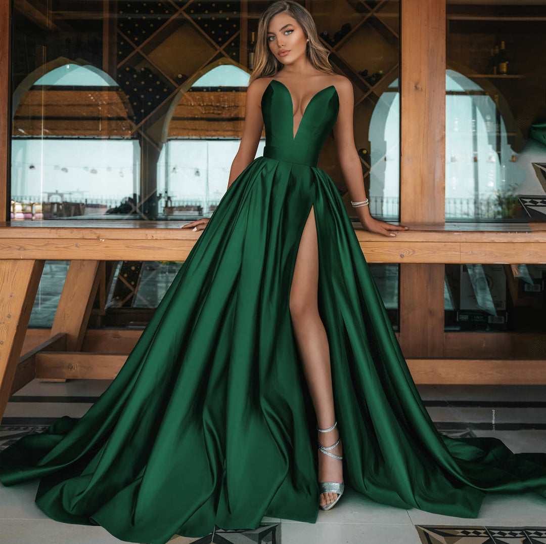 Damen Glamouröses Abendkleid mit tiefem V-Ausschnitt und eleganter Schleppe EB