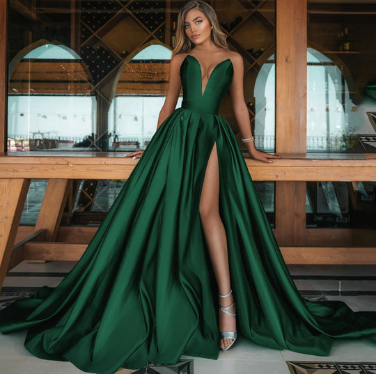 Damen Glamouröses Abendkleid mit tiefem V-Ausschnitt und eleganter Schleppe EB