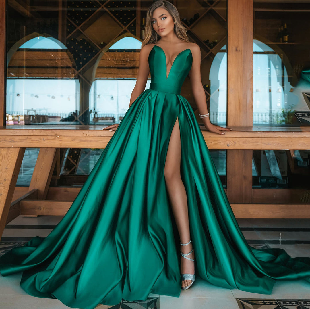Damen Glamouröses Abendkleid mit tiefem V-Ausschnitt und eleganter Schleppe EB