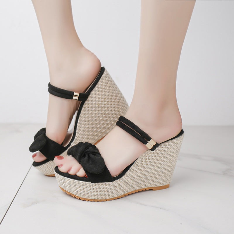 Damen Wedge-Sandalen mit dekorativem Riemchen und trendigem Blumenmotiv EB