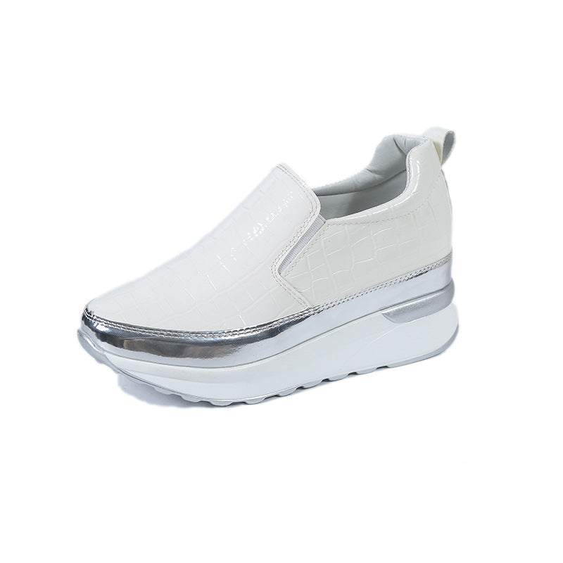 Damen Slip-On Sneakers mit modernem Lackleder und trendigem Metallic-Detail EB