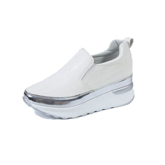 Damen Slip-On Sneakers mit modernem Lackleder und trendigem Metallic-Detail EB