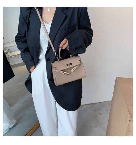 EB | Eine Seitliche Schultertasche Im Western-Stil