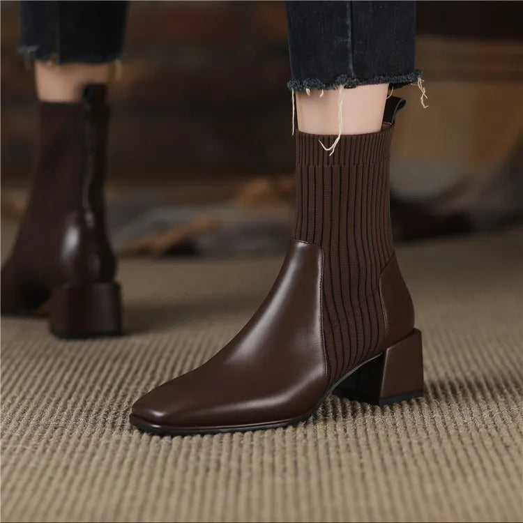 EB | Stiefel mit Quadratischer Zehenpartie und Elastischen Stricksocken