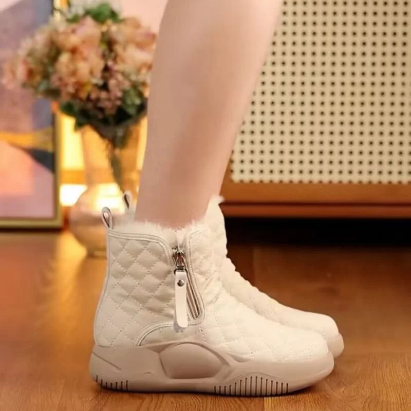 EB | Kurze Stiefel mit Kette An Der Seite