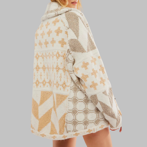 EB | weiche Jacke mit modernen geometrischen Mustern