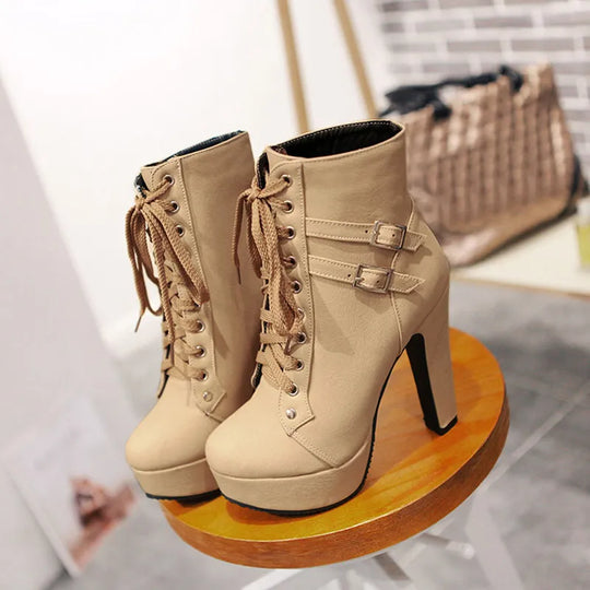 EB | Schnürstiefel mit Gürtelschnalle