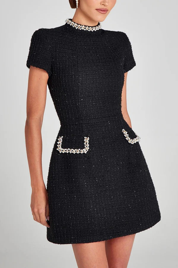 EB | Exquisite und Verspielt Tweed Stoff Perlenbesatz Kurzarm Eingrifftaschen Mini Kleid
