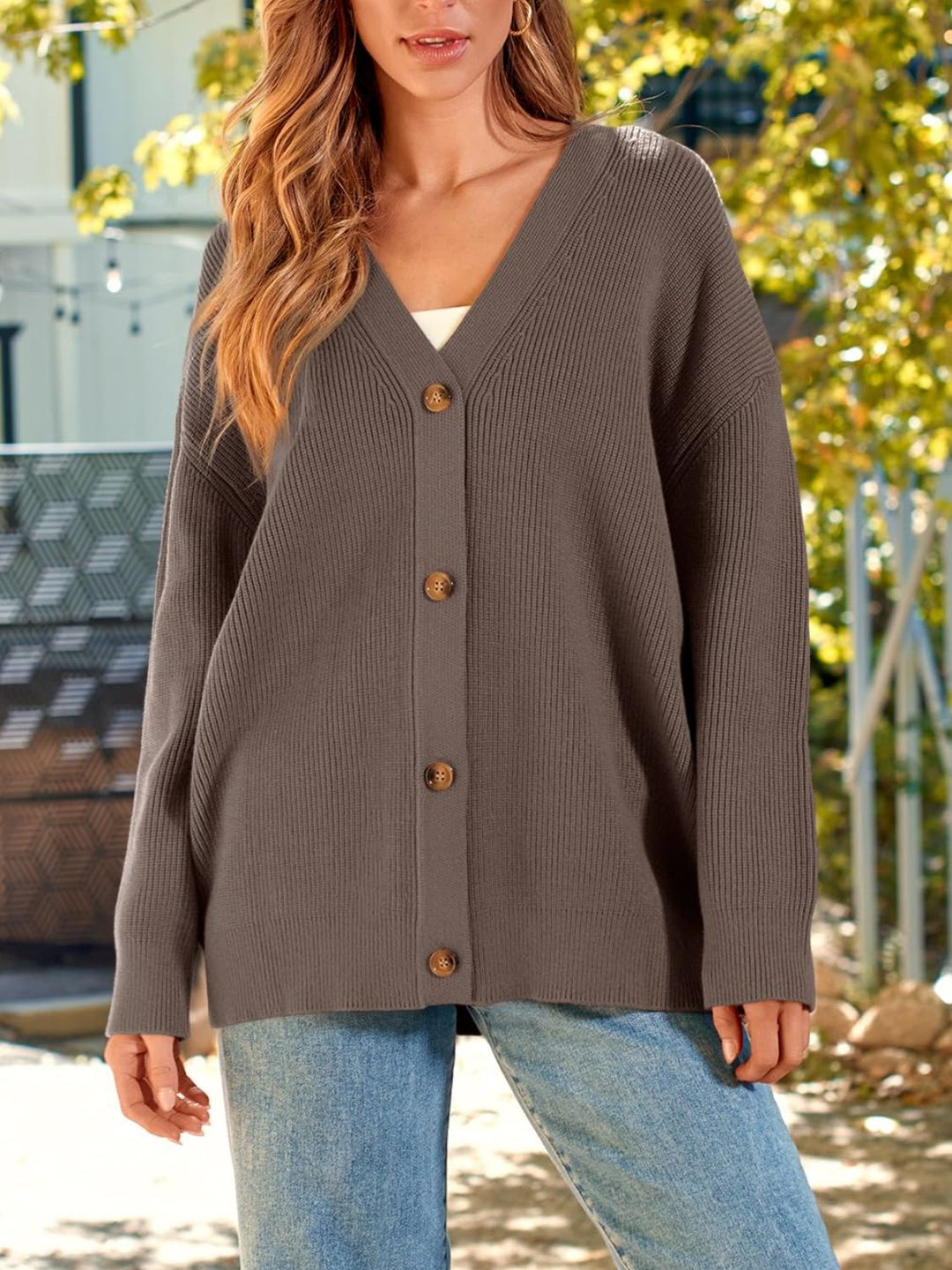 EB | Gerippte Strickjacke mit Knöpfen und langen Ärmeln