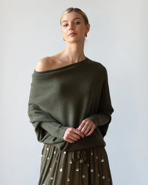EB | Asymmetrisch drapierter Pullover