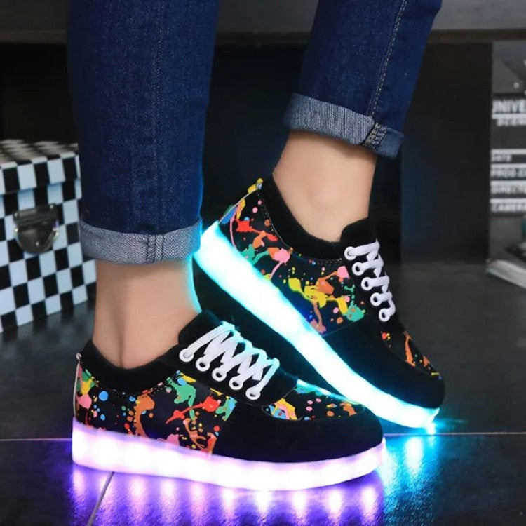 Damen nan LED-Leuchtsneaker mit Farbklecks-Design und stoßdämpfender Lichtsohle EB