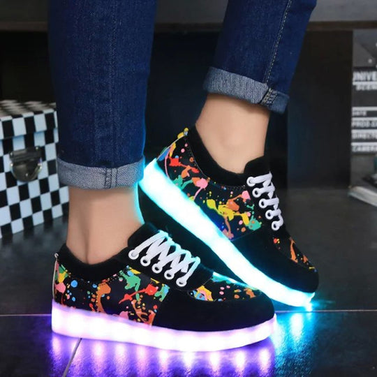 Damen nan LED-Leuchtsneaker mit Farbklecks-Design und stoßdämpfender Lichtsohle EB
