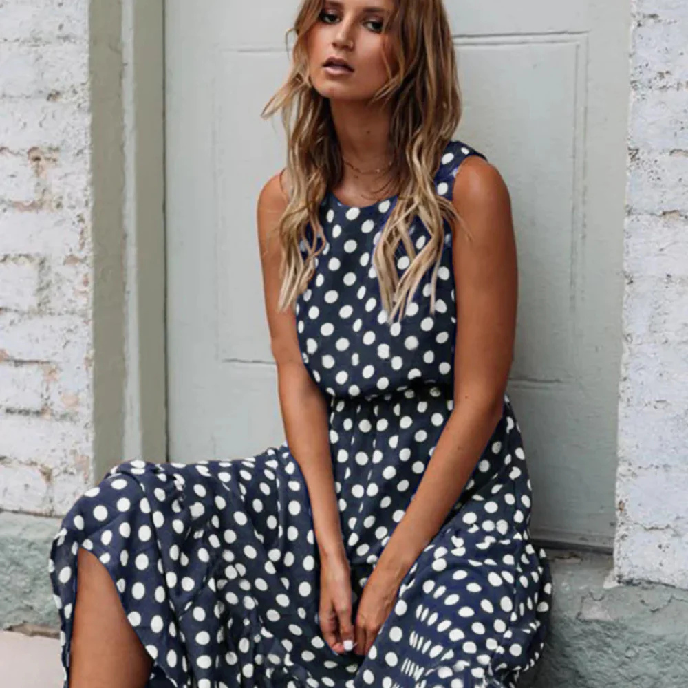 EB | Schwarzes Polka Dot Midikleid für Einen Retro Chic Look