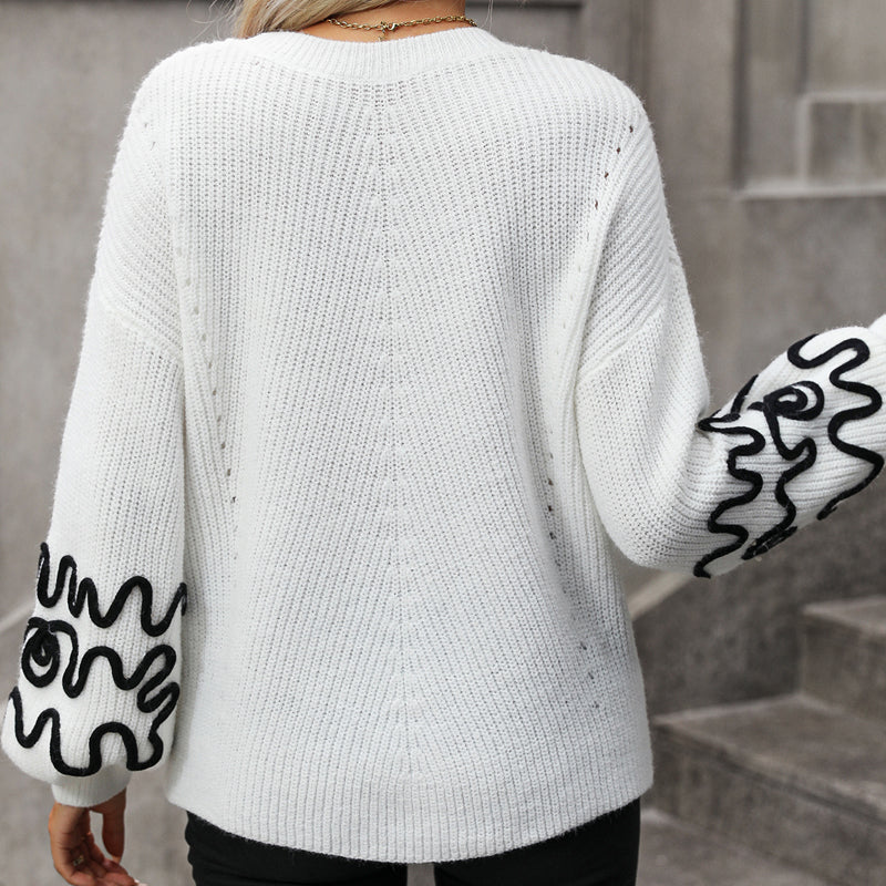 EB | Strickpullover mit Bestickten Ärmeln Lockere Passform Kreativ und Schick