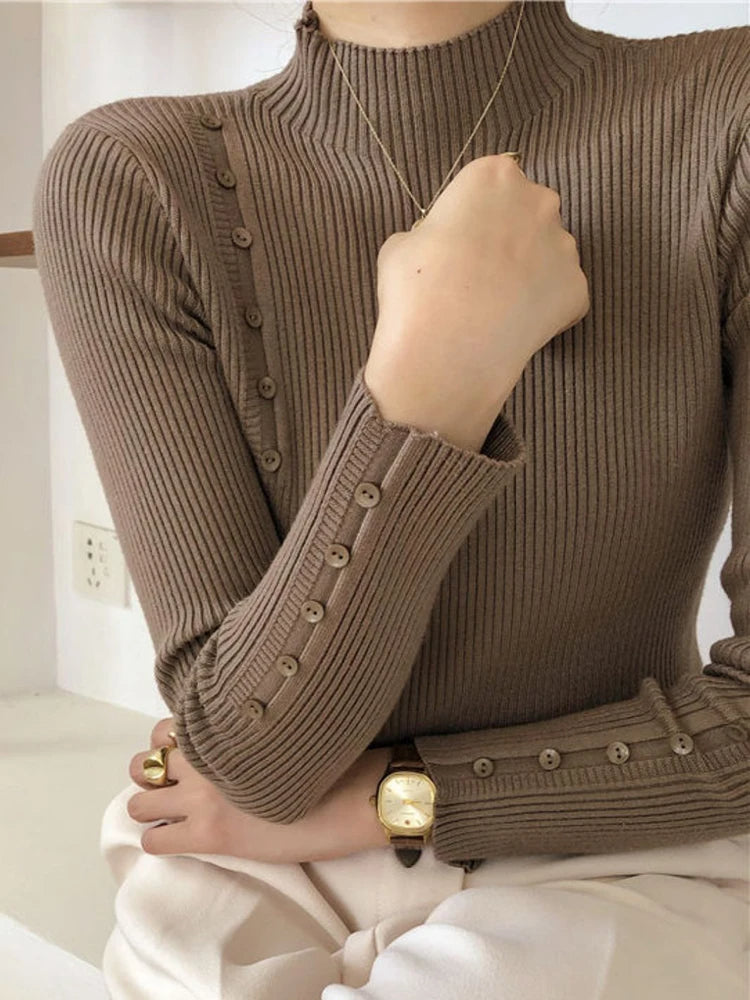 EB | Eleganter Pullover mit Zierknöpfen und Stehkragen