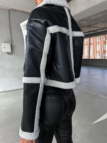 EB | Elegante Lederjacke mit Plüschbesatz
