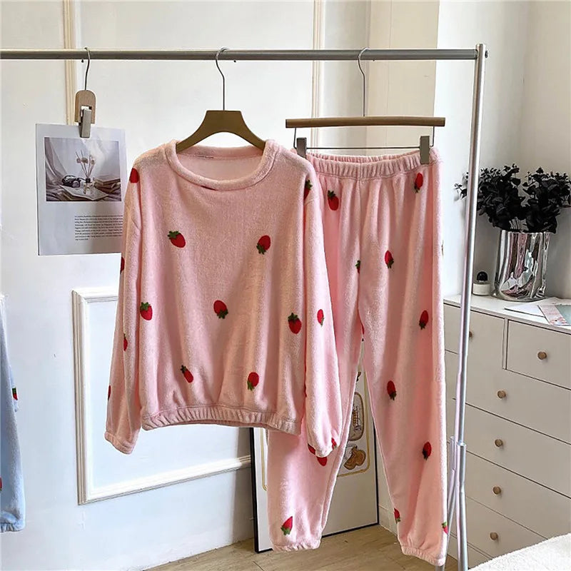 EB | Fleece Komfort Schlafanzug - Süß, warm und bequem in 7 trendigen Varianten