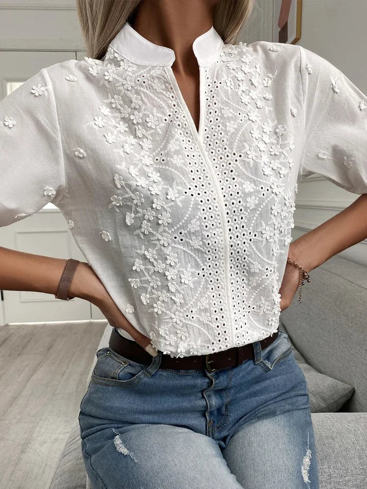 EB | Bluse mit Feinen Details Weiches Material Unbeschwert und Anmutig