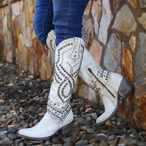 EB | Hohe Stiefel mit Metallnieten und Kobigem Absatz