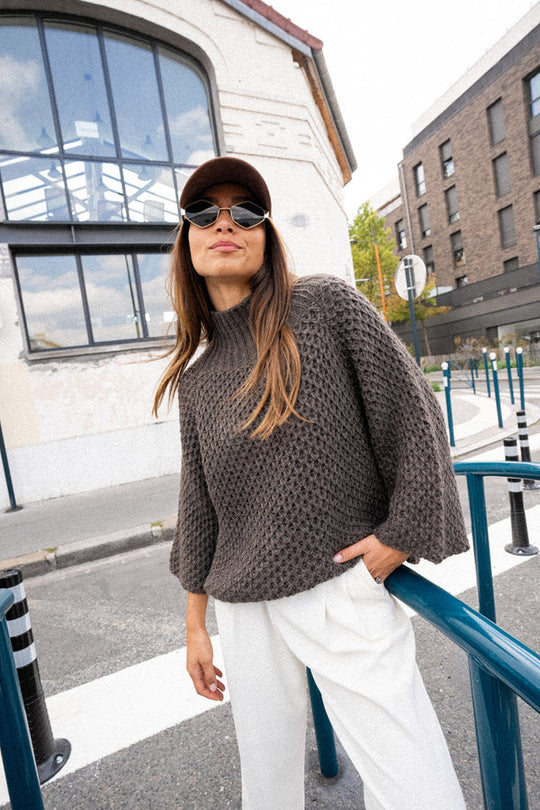 EB | Gemütlicher brauner kurzärmeliger Kaschmirrollkragenpullover Ideal für den Winter