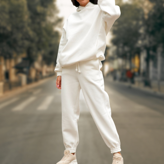 EB | Stilvolle und Trendige Hoodie- und Hosenanzug