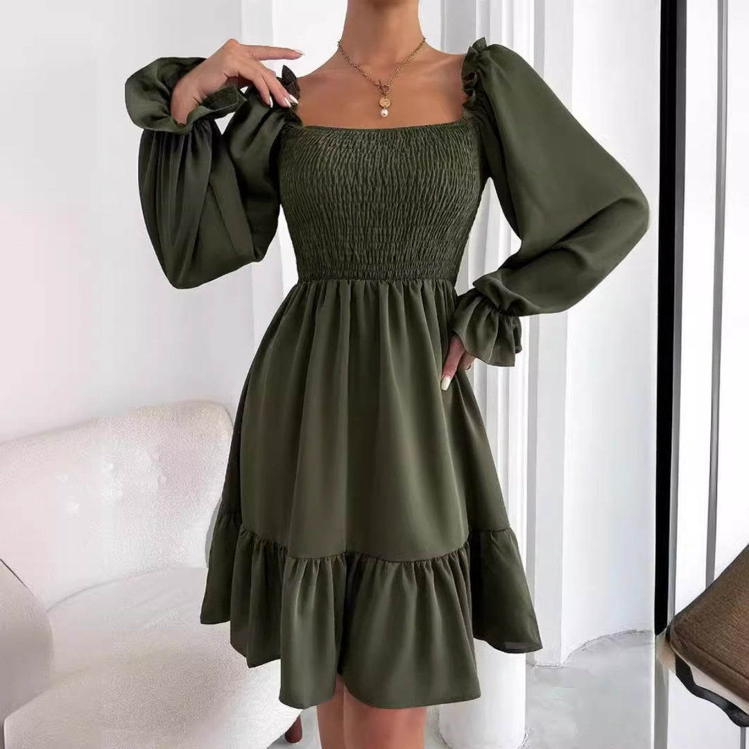 EB | Paralleles Krepp genähtes Kleid mit Rüschensaum