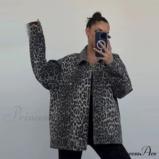 EB | Passform Jeansjacke mit Leopardenstickerei