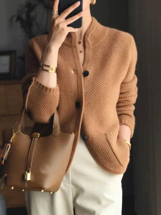 EB | Eleganter Strickcardigan mit Hohem Kragen