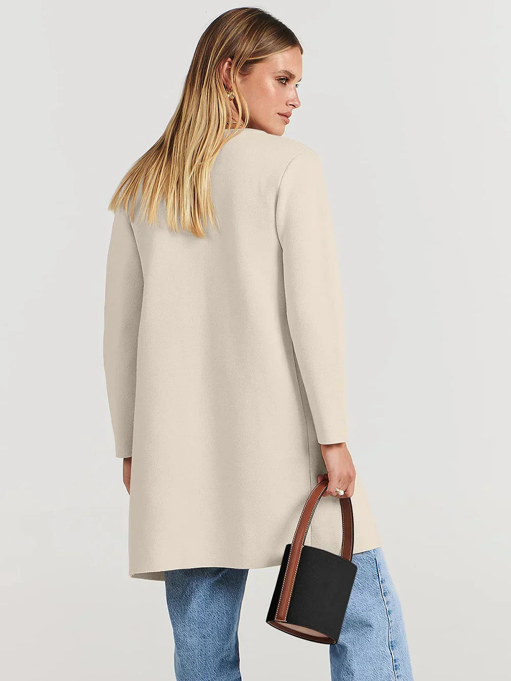 EB | Mantel Locker Schnitt Knielang Breite Revers Minimalistisches Design