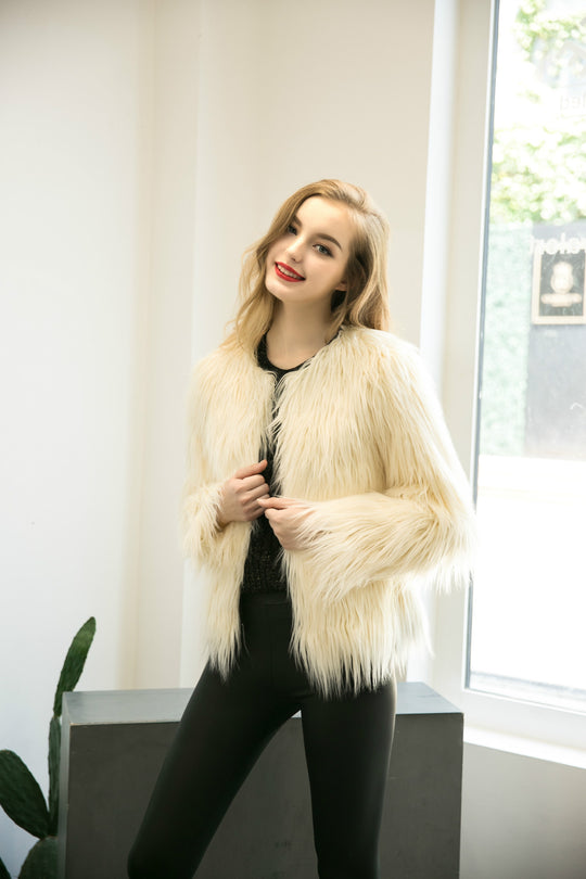Damen Flauschige Kurzjacke mit elegantem Schnitt und weichem Fellgefühl EB