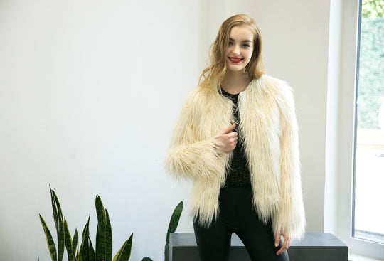 Damen Flauschige Kurzjacke mit elegantem Schnitt und weichem Fellgefühl EB