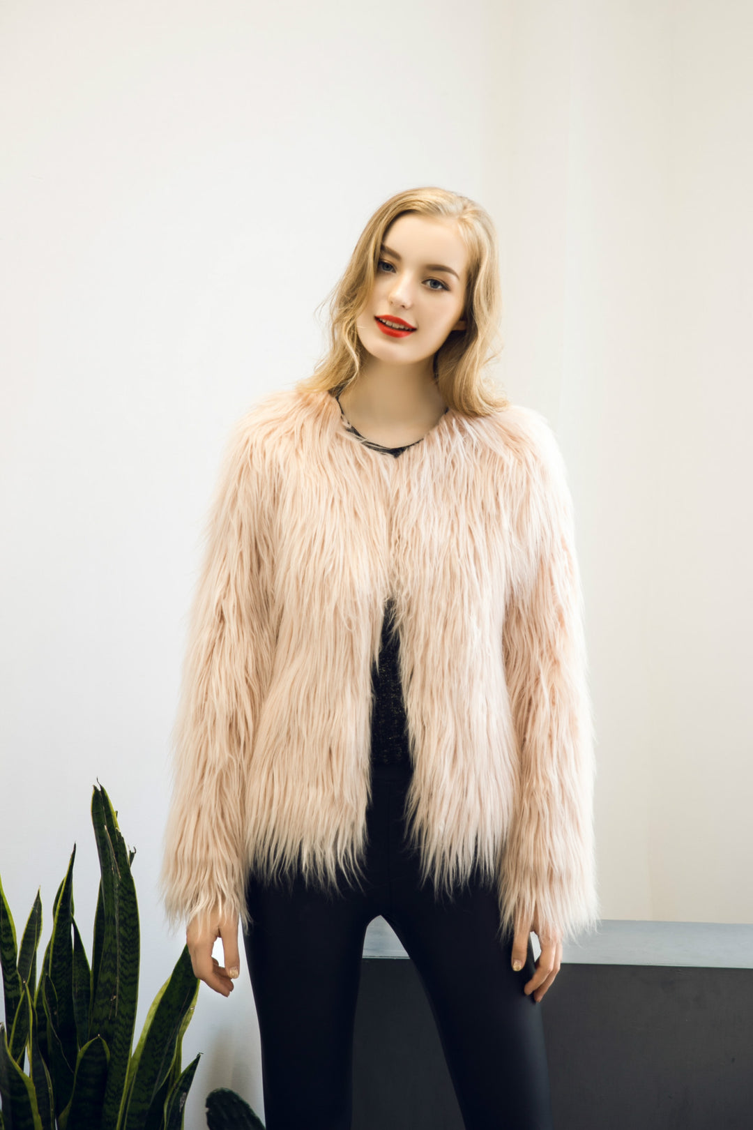 Damen Flauschige Kurzjacke mit elegantem Schnitt und weichem Fellgefühl EB