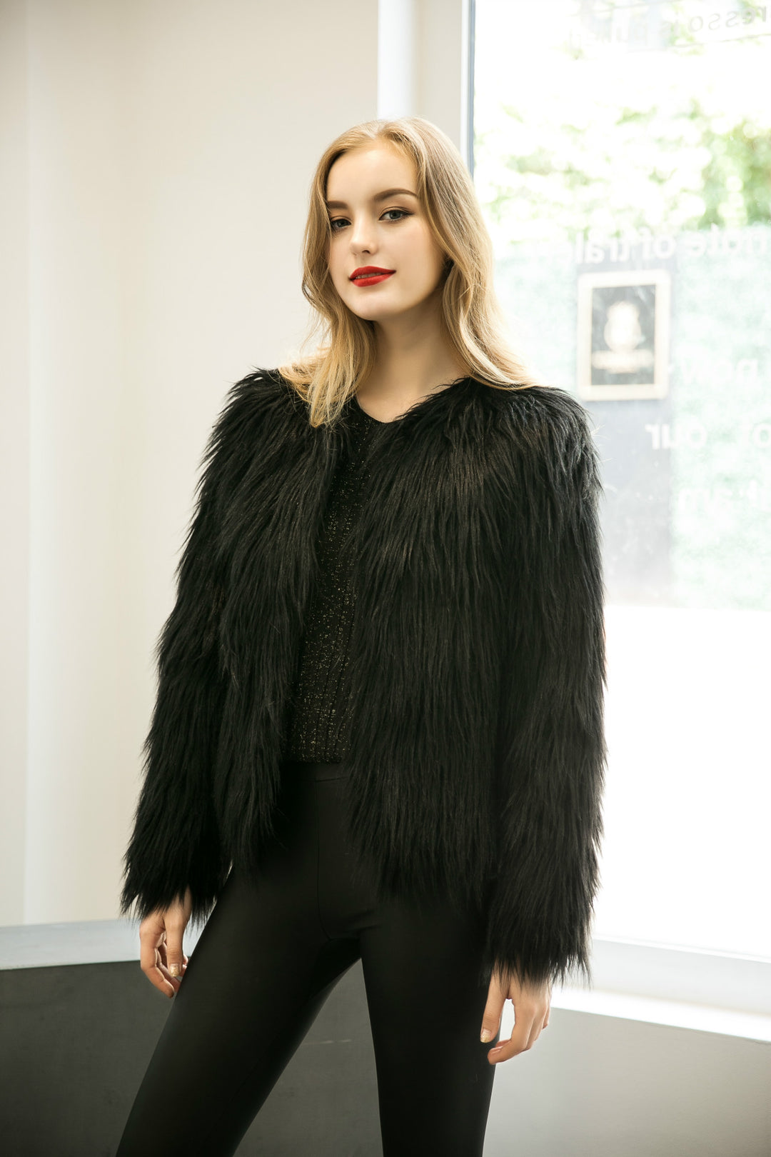 Damen Flauschige Kurzjacke mit elegantem Schnitt und weichem Fellgefühl EB