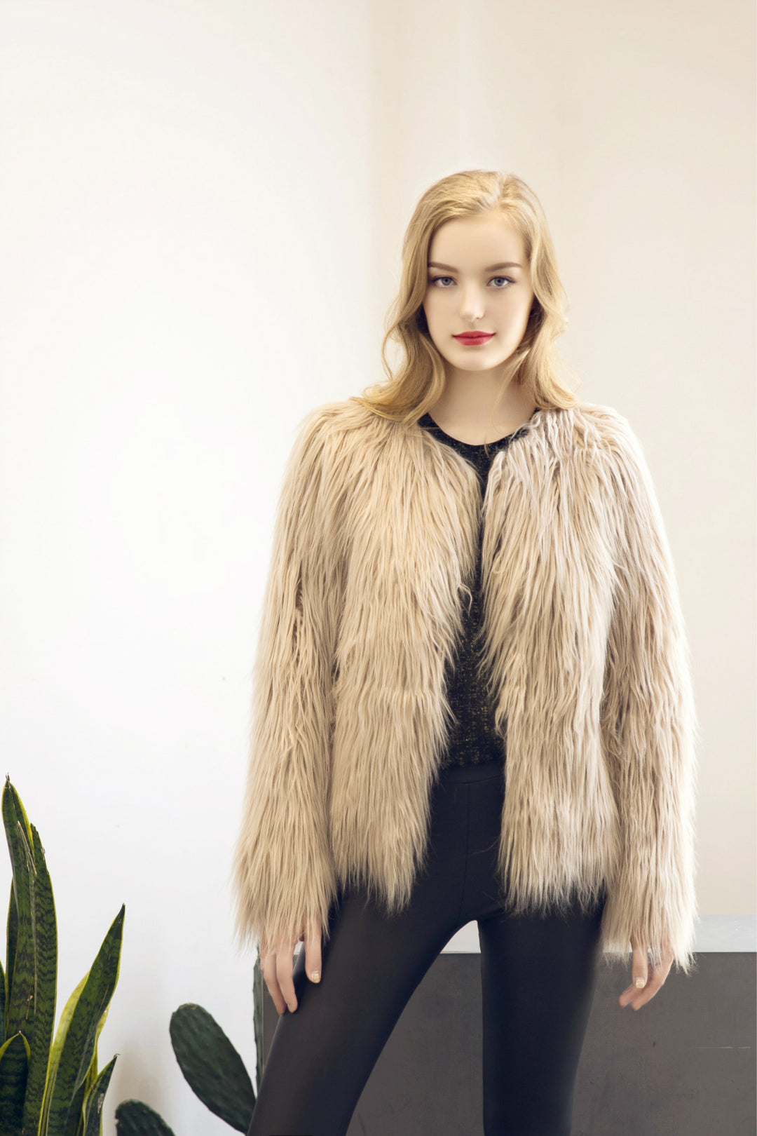 Damen Flauschige Kurzjacke mit elegantem Schnitt und weichem Fellgefühl EB
