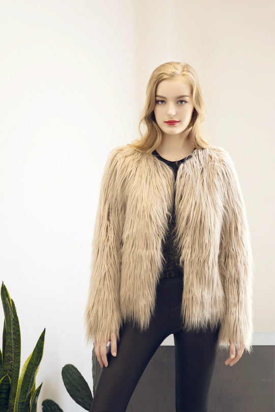 Damen Flauschige Kurzjacke mit elegantem Schnitt und weichem Fellgefühl EB