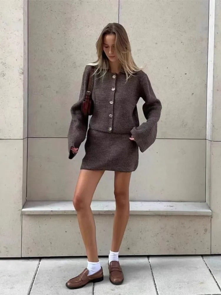 EB | Gemütlicher Strickcardigan und Lässiges Minirock-Set