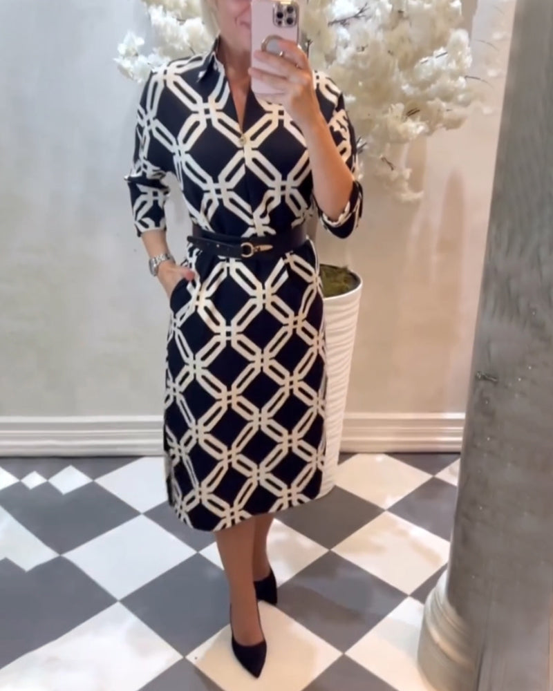 EB | Kleid mit Geometrischem Print und Seitlichem Schlitz