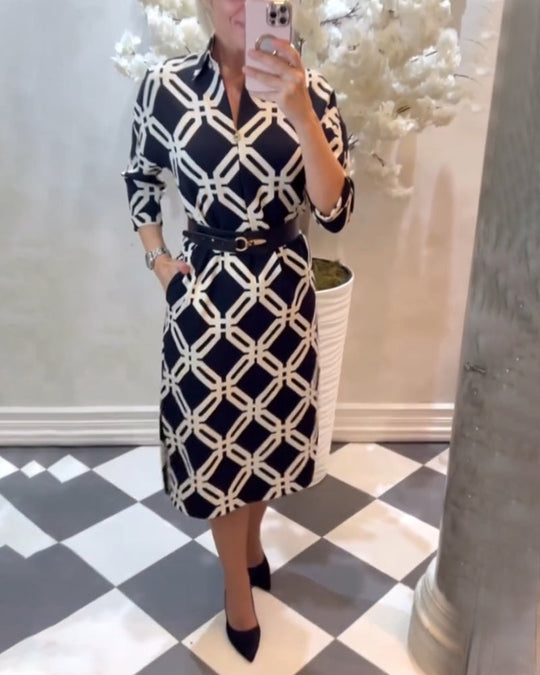 EB | Kleid mit Geometrischem Print und Seitlichem Schlitz