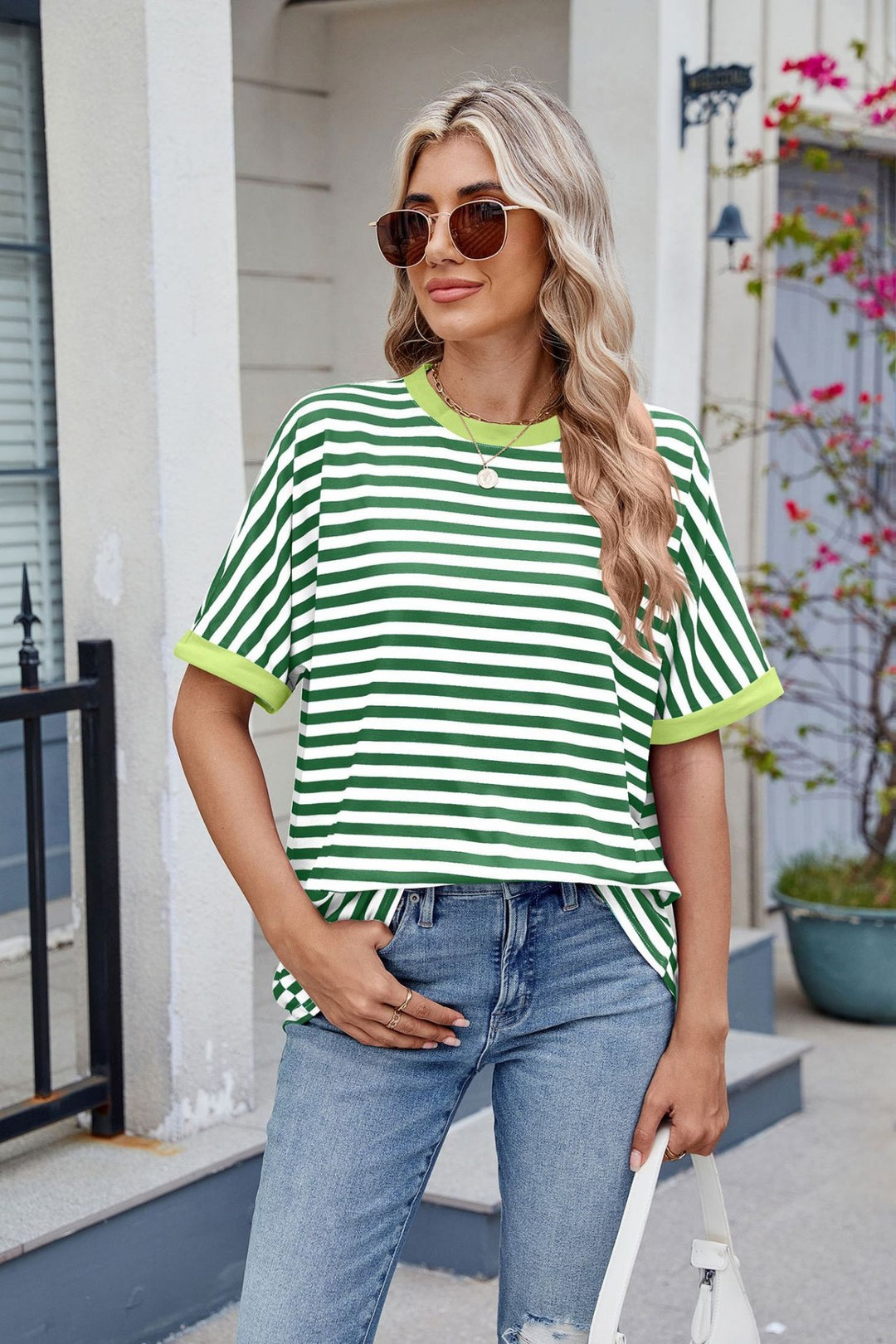 EB | Gestreiftes kontrastierendes T-Shirt