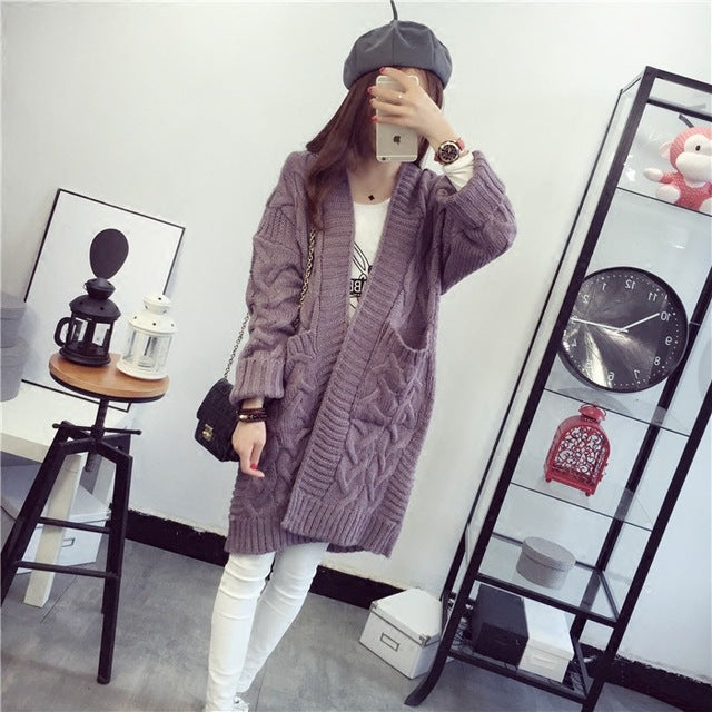 Damen Grobstrickjacke mit elegantem Zopfmuster und praktischen Taschen EB