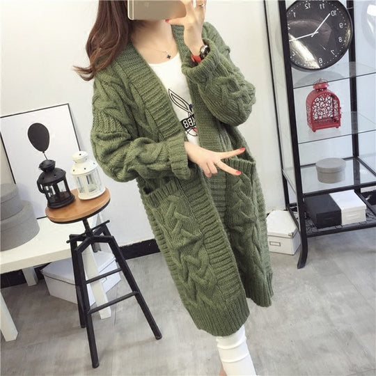 Damen Grobstrickjacke mit elegantem Zopfmuster und praktischen Taschen EB