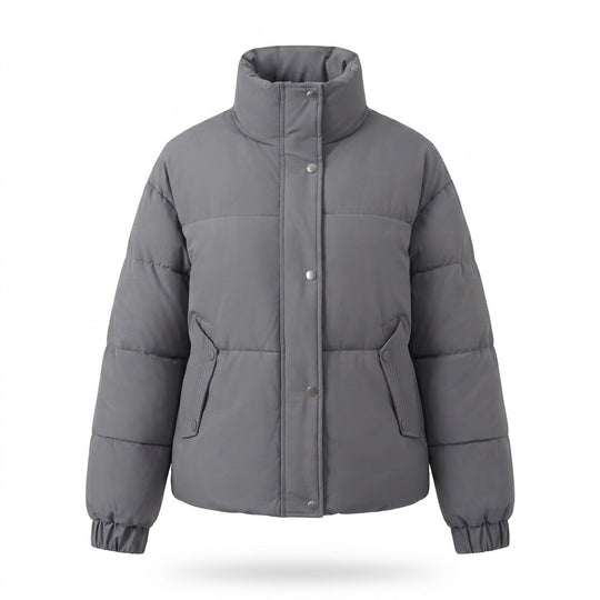 Damen nan kurzer urbaner Steppblouson mit Kapuzenansatz, aufgesetzten Klappentaschen und weichem Thermofutter EB