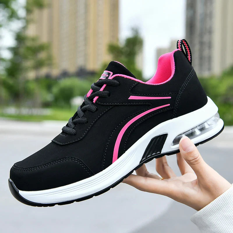Sportliche SchwarzWeiße Sneakers EB