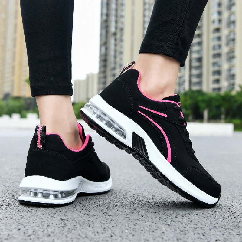 Sportliche SchwarzWeiße Sneakers EB